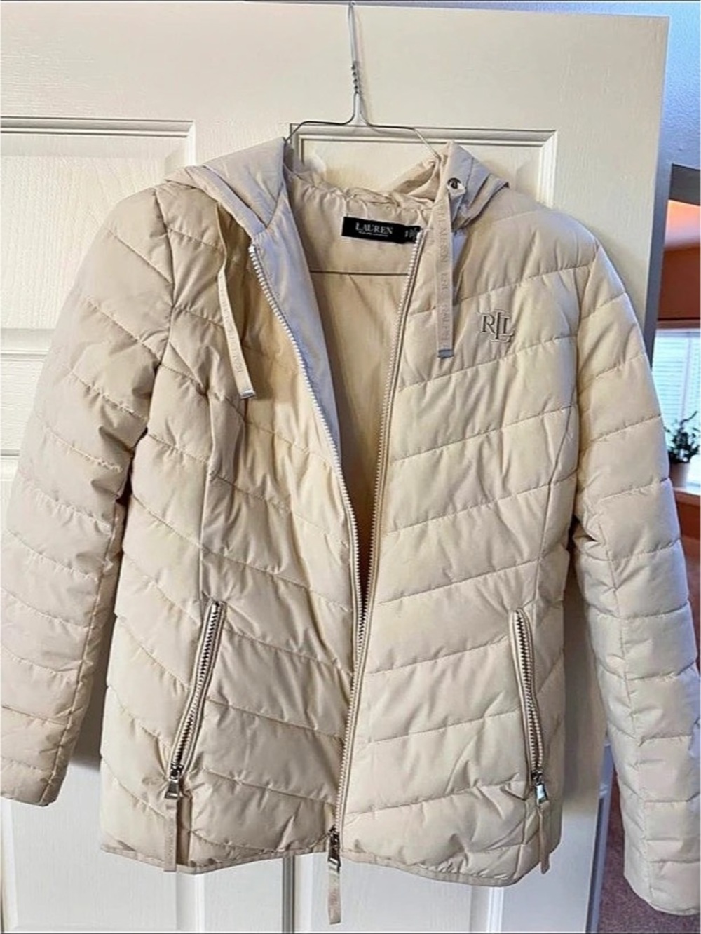 Brand new Ralph Lauren Chevron-Quilted Hooded Puffer Coat Beige women’s small